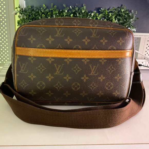 Louis Vuitton Reporter PM Monogram Crossbody Bag - Picture 2 of 9
